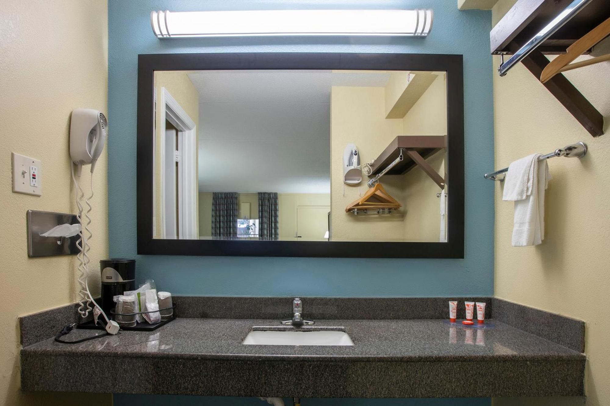 Oyo Hotel Knoxville Tn Cedar Bluff I-40 Ngoại thất bức ảnh