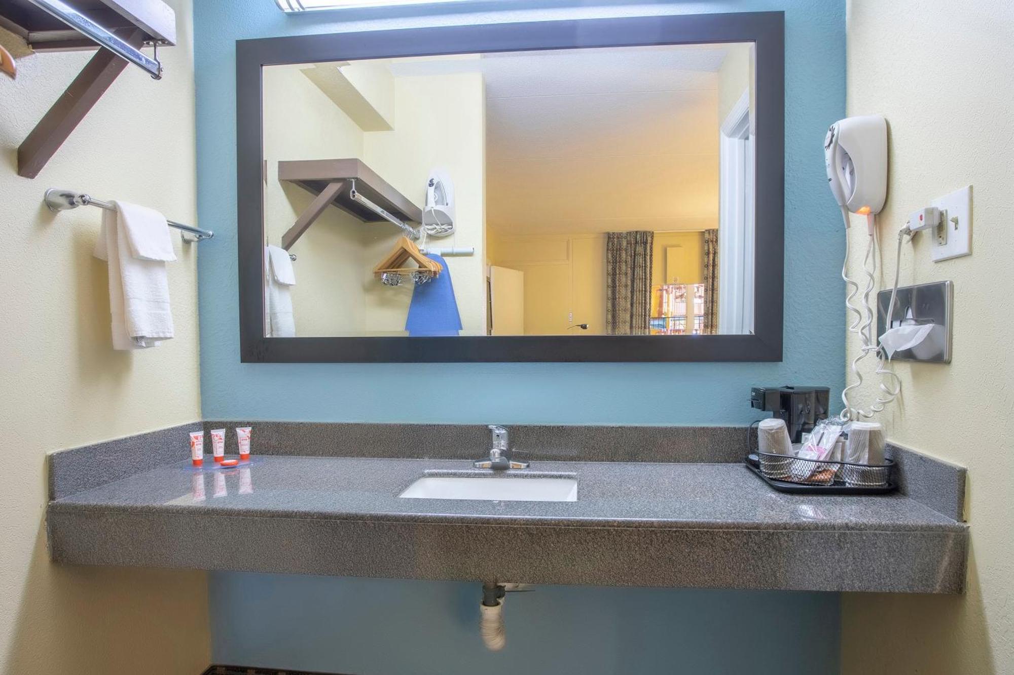 Oyo Hotel Knoxville Tn Cedar Bluff I-40 Ngoại thất bức ảnh