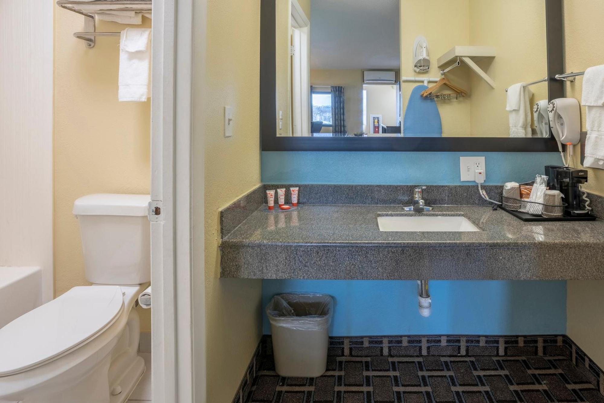 Oyo Hotel Knoxville Tn Cedar Bluff I-40 Ngoại thất bức ảnh