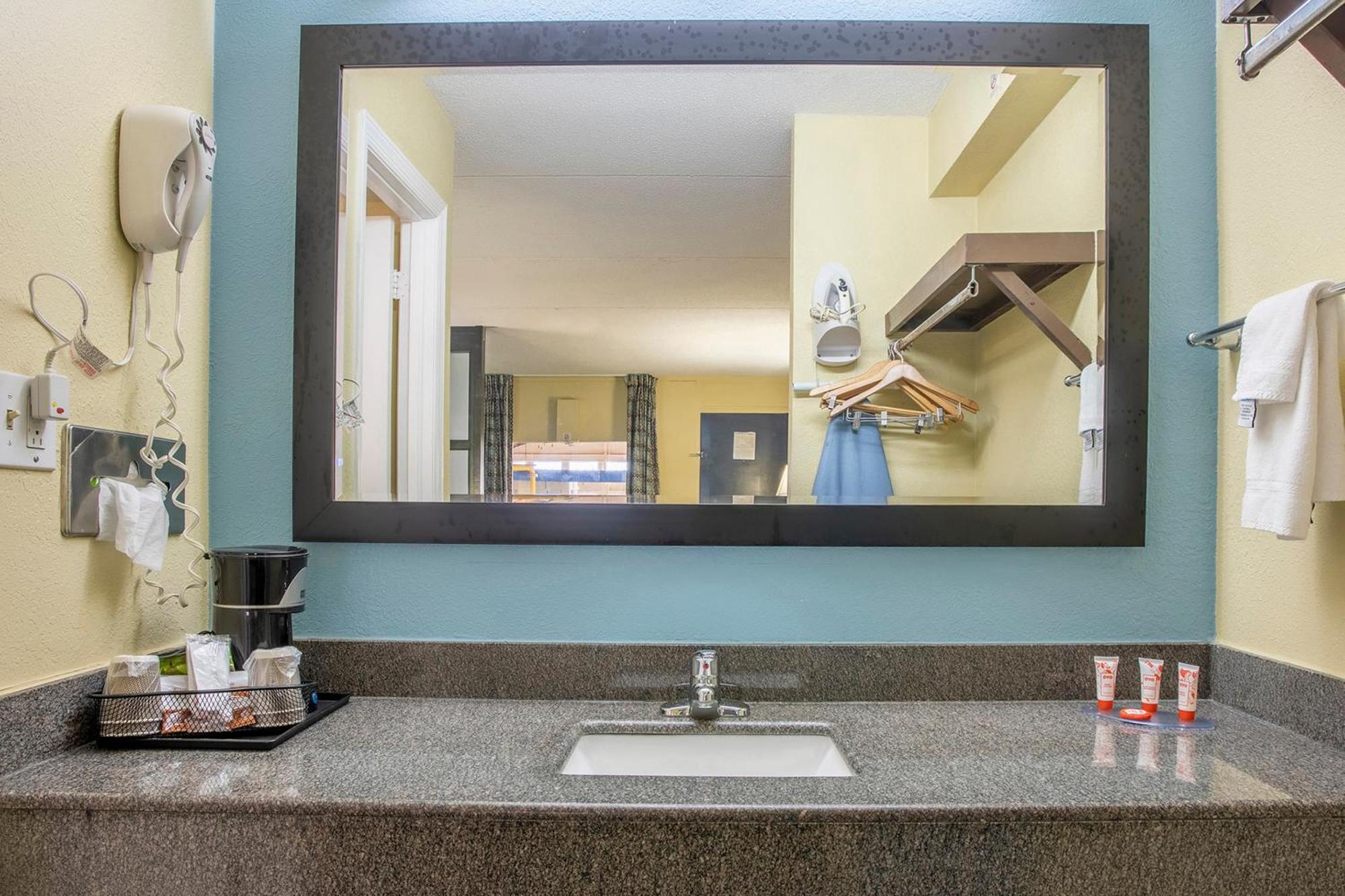 Oyo Hotel Knoxville Tn Cedar Bluff I-40 Ngoại thất bức ảnh